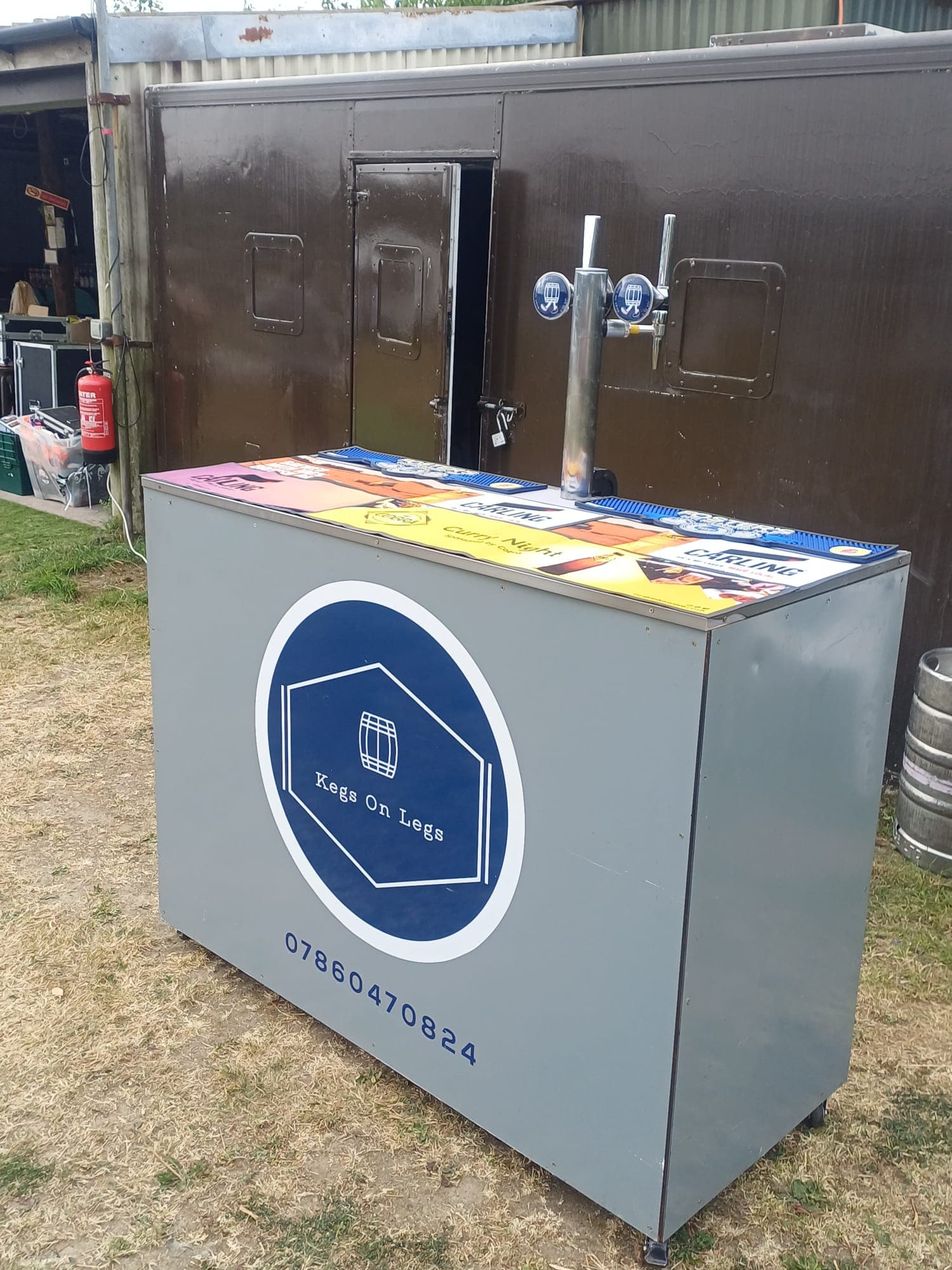 Mobile bar counter with twin tap
